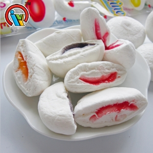 malvavisco cubierto de nieve con mermelada de frutas