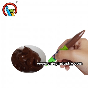 Pluma De Chocolate Exprime La Salsa De Chocolate
