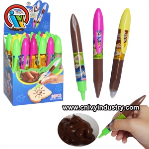 Pluma De Chocolate Exprime La Salsa De Chocolate