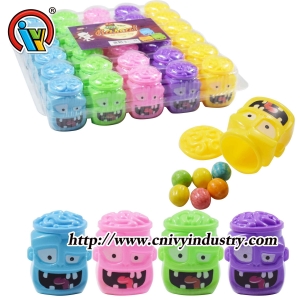 botella de forma de cabeza de halloween masticando chicle