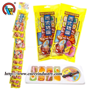 Caramelo gomoso con forma de comida con plato giratorio
